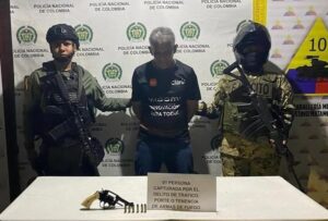 Policía captura a hombre por porte ilegal de arma en Maicao