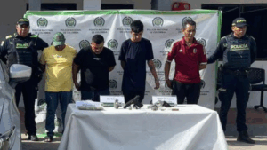 Policía captura a cuatro presuntos sicarios en Maicao con armas y drogas incautadas