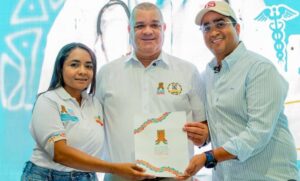 Rector Carlos Arturo Robles Julio celebra aprobación de Medicina en Uniguajira