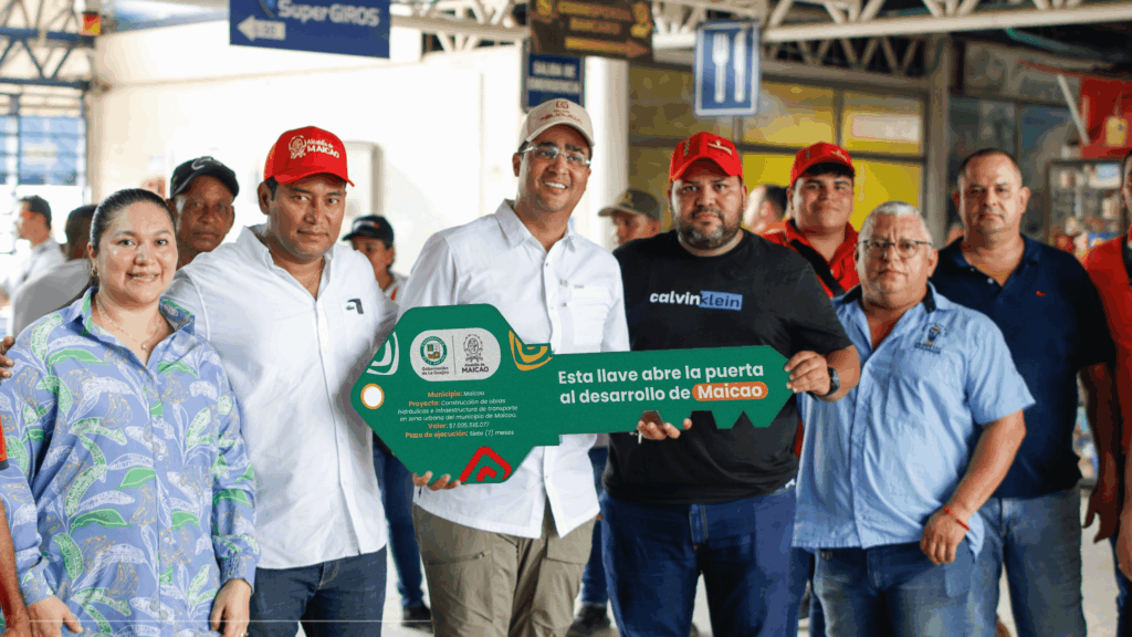 Gobernador Jairo Aguilar entrega recursos para proyectos estratégicos en Maicao