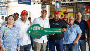Gobernador Jairo Aguilar entrega recursos para proyectos estratégicos en Maicao