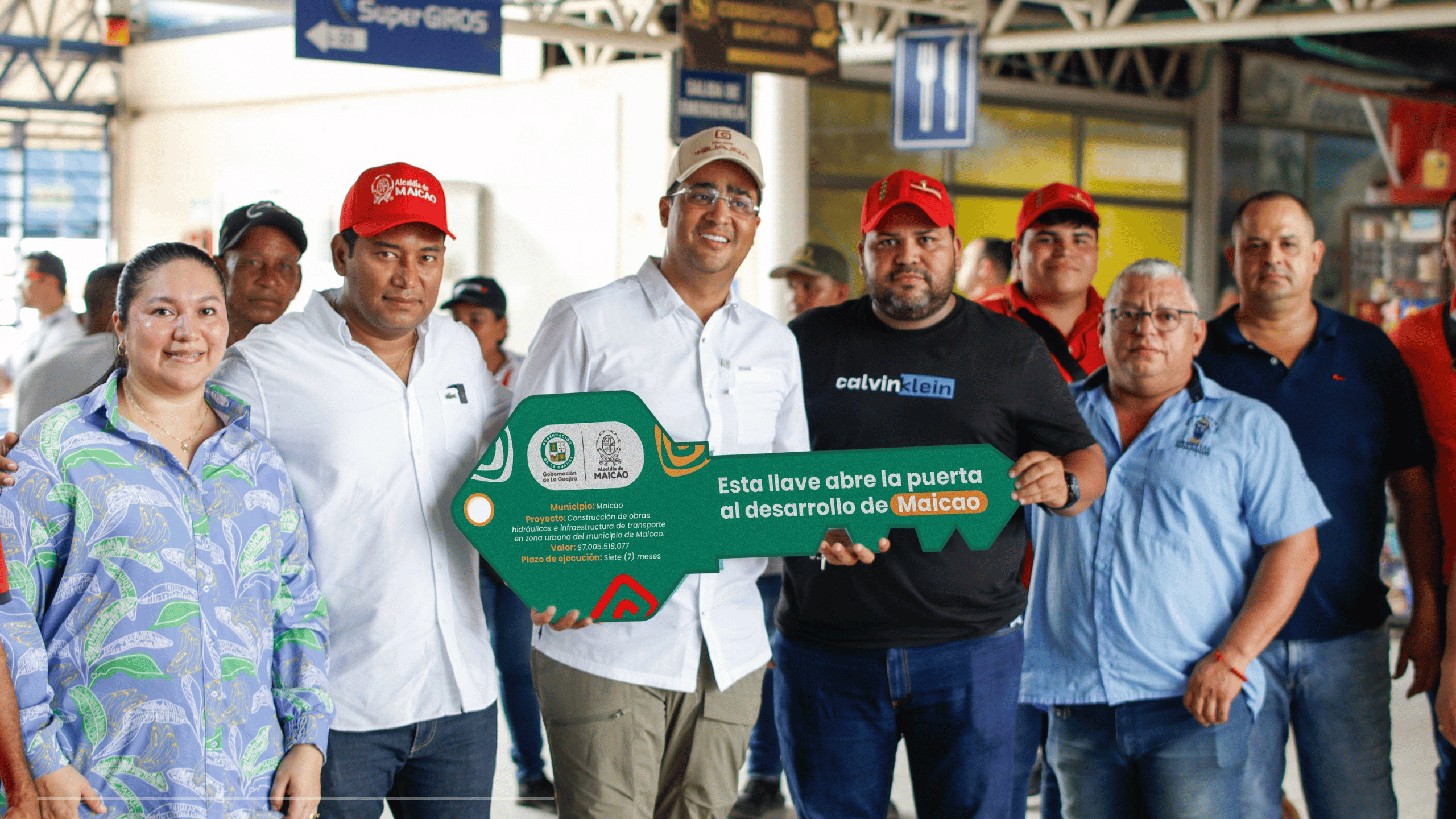 Gobernador Jairo Aguilar entrega recursos para proyectos estratégicos en Maicao