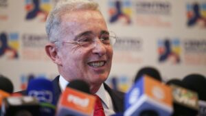Álvaro Uribe buscará volver al Senado