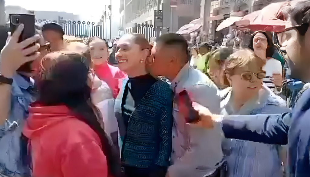 Claudia Sheinbaum acosada
