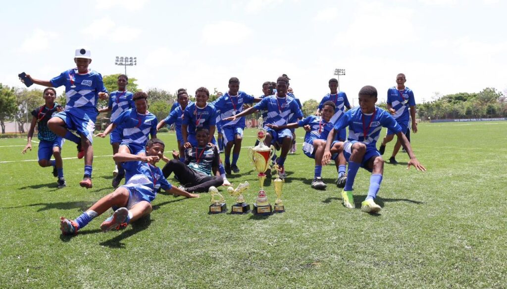Candelaria campeón Golea Atlántico