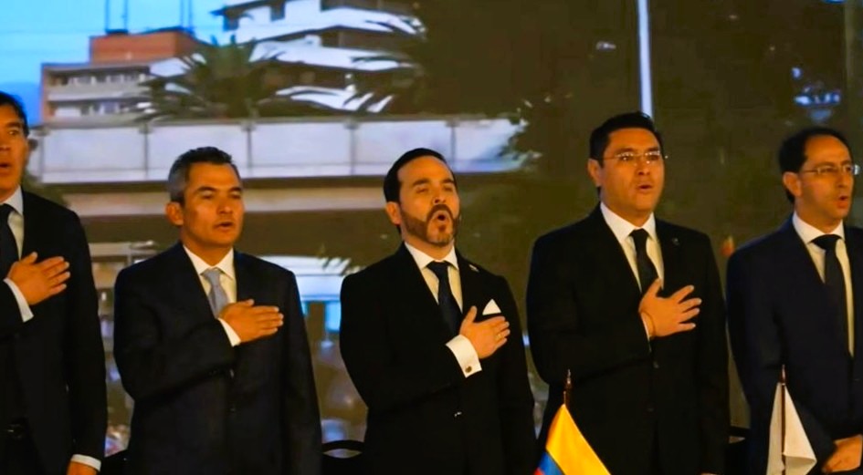 Abelardo De La Espriella y José Manuel Restrepo en la entrega de credenciales