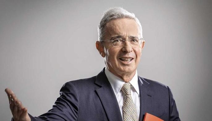 Fiscalía investiga a Álvaro Uribe